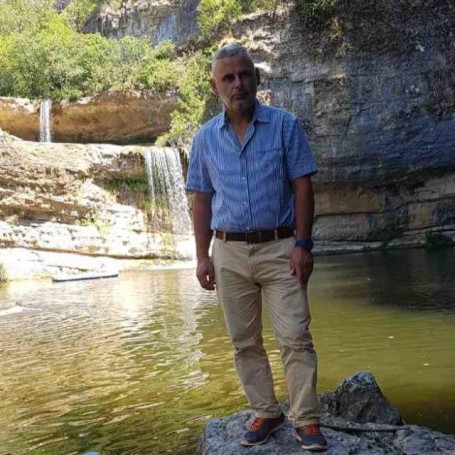 Qamil, 51, Tirana