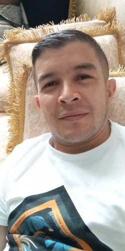 Carlos, 44, Bogota
