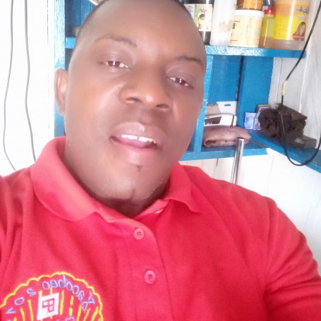 Bolingo, 35, Douala