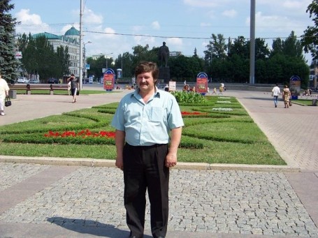 Mihail, 65, Krasnohorivka