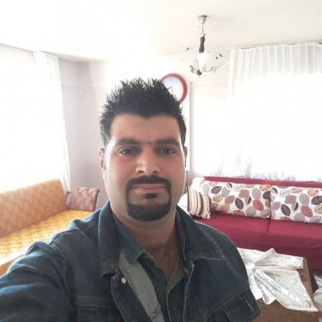 Coskun, 31, Muscat