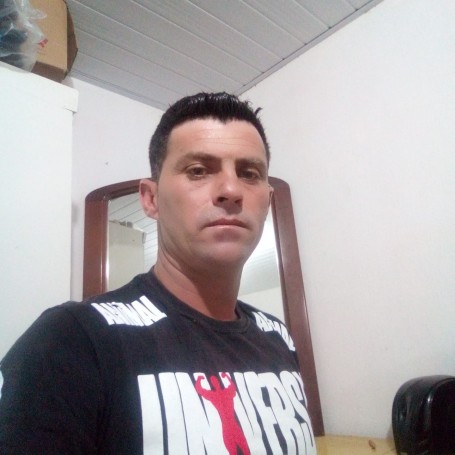Luis Carlos, 39, Vargem Grande do Sul