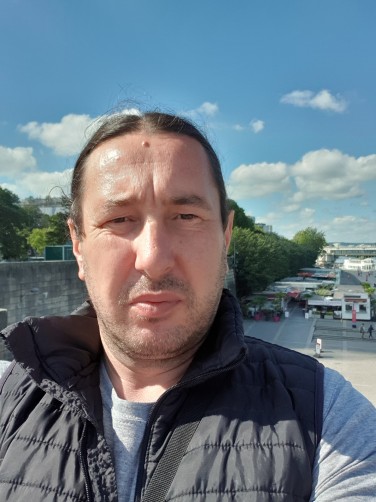 Zoran, 48, Paris