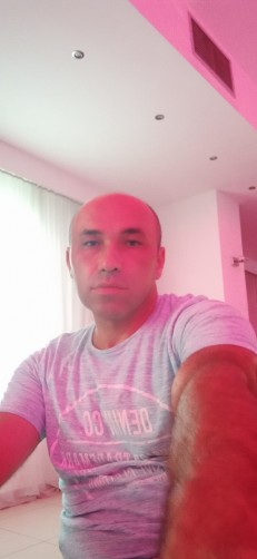 Goran, 47, Belgrade