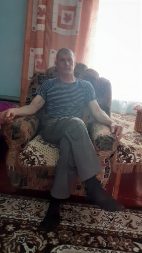 Dmitriy, 47, Altayskoye