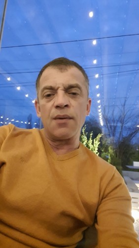 George, 47, Bucharest