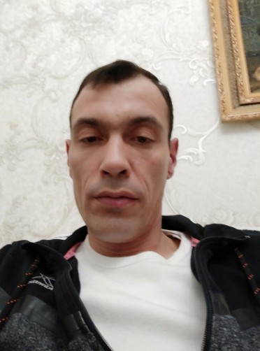 Yaşar, 40, Bodrum