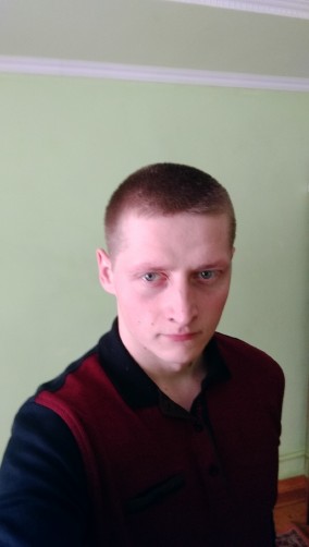 Dima, 27, Komarno