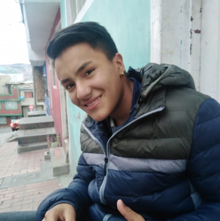 Camilo, 21, Bogota