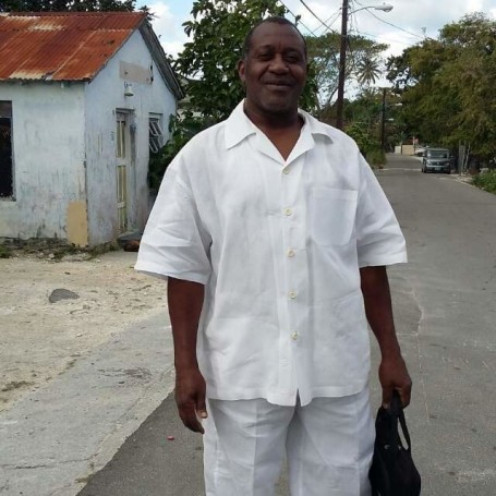 Chris, 57, Nassau