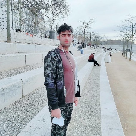 Ezatullah, 28, Lyon