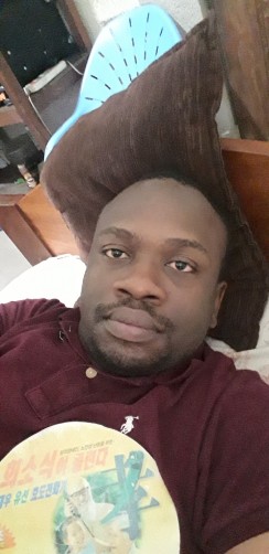 Yves, 28, Kinshasa