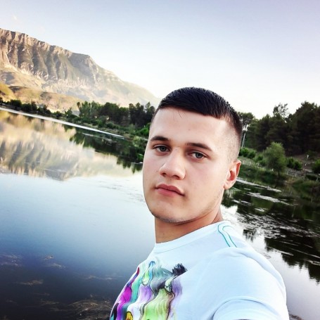 Anastas, 21, Gjirokaster