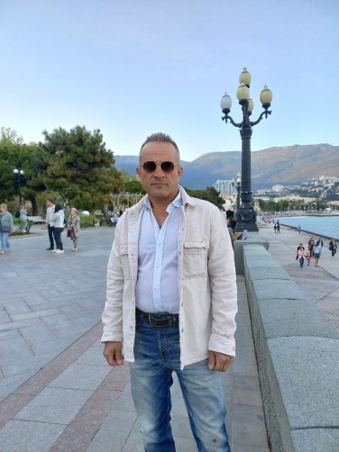 Ezel, 43, Yalta