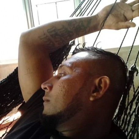 Carlos, 36, Sula