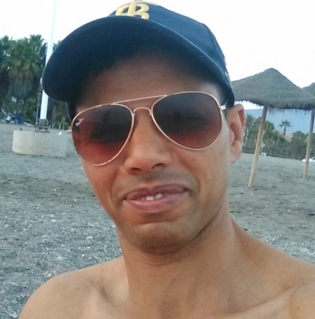 Aziz, 45, Granada