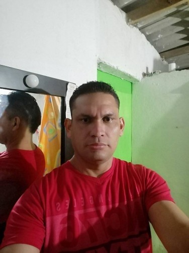 Larryn, 39, Medellin