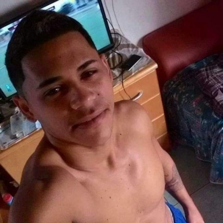 Paulinho, 25, Guaruja