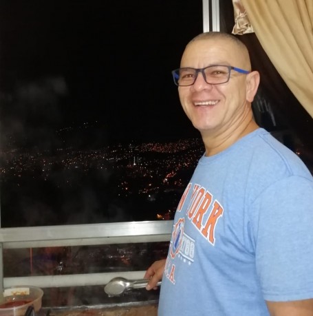 Nestor, 52, Medellin