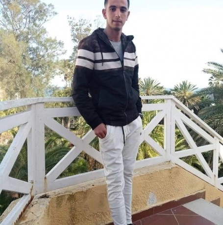 Hamza, 22, Menzel Bourguiba