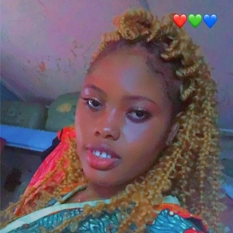 Aminata, 22, Freetown