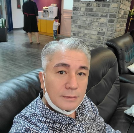 Robert, 57, Hong Erdui