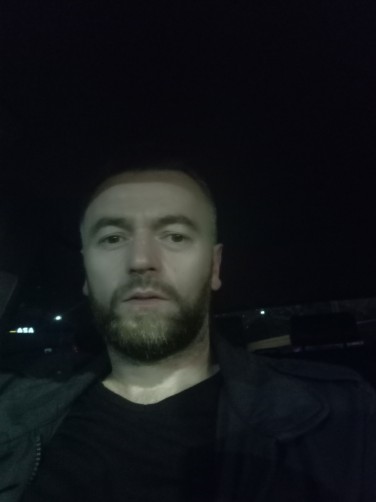Arben, 38, Tirana
