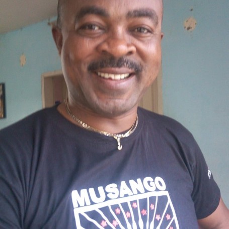 Eric, 45, Douala