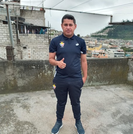 Juan, 27, Quito