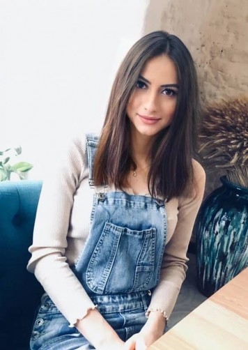 Dina, 30, London
