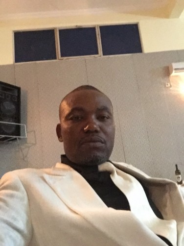 Guyguy, 45, Kinshasa