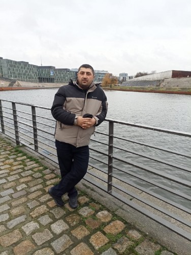 Aziz, 36, Berlin