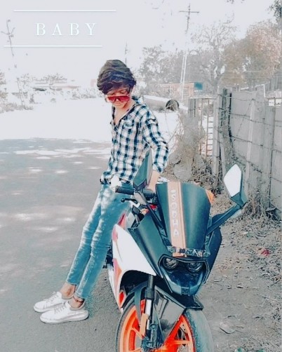Ravi, 18, Ahmedabad