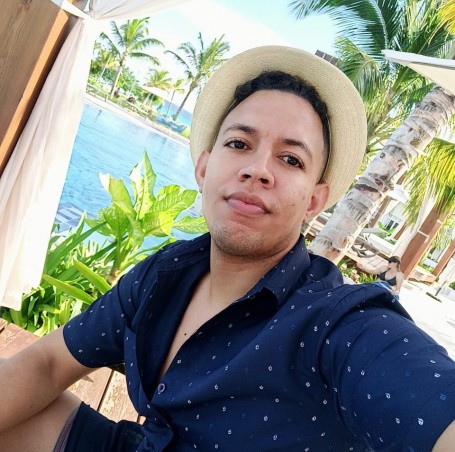 Carlos, 25, Havana
