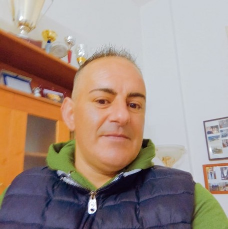 Giuseppe, 43, Catania
