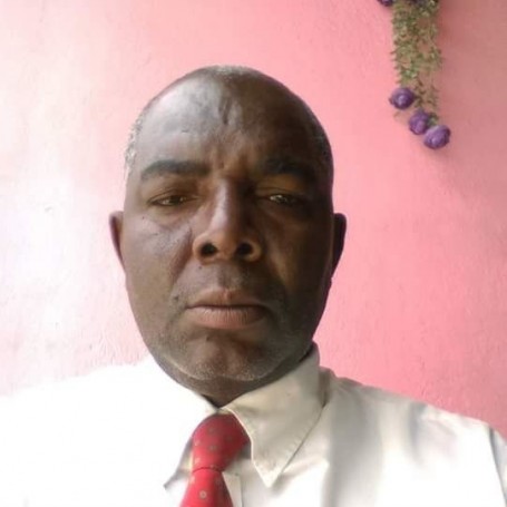 Roberto, 59, Port-au-Prince