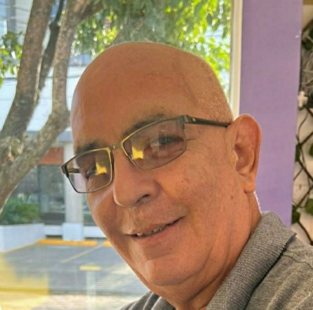 Luis Alberto, 62, Cochabamba