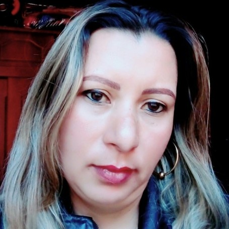 Laura, 45, Bogota