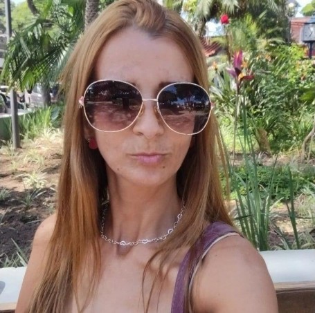 Adriana, 41, Embu