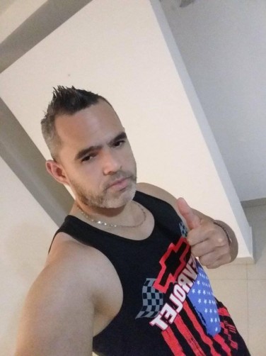 Daniel Jose, 33, Punto y Coma