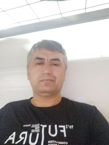 Ilhomjon, 44, Khasavyurt