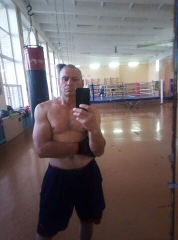 Олег, 47, Khora
