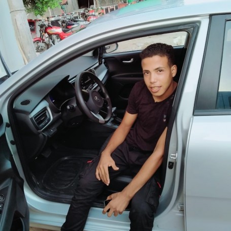 Waled, 23, Tripoli