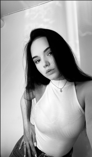 Yana, 18, Stockholm
