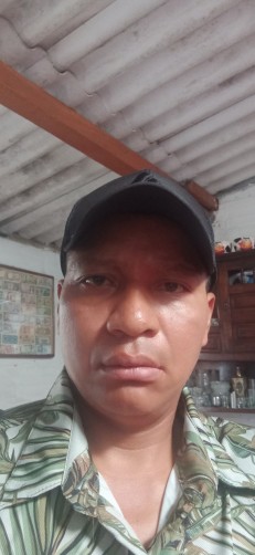 Juan, 42, Medellin