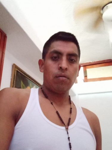Luis Salvador, 32, Loja