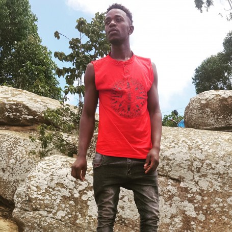 David, 21, Kisumu