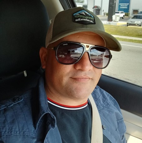 Yadier, 40, Tampa