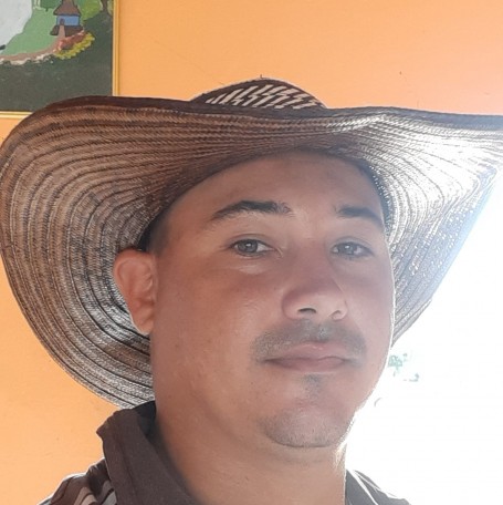 Naffer, 32, Bucaramanga