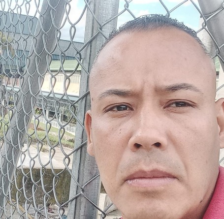 Hector, 41, Medellin